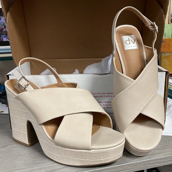 DV dolce vita cypress platform sandals 10 - Picture 1 of 5